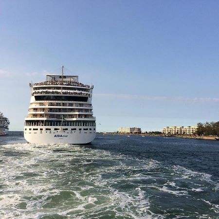 Ferienhaus Am Yachthafen, Moewe Apartman Rostock Kültér fotó